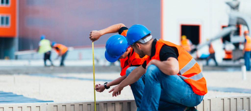Ouvriers au travail sur un chantier