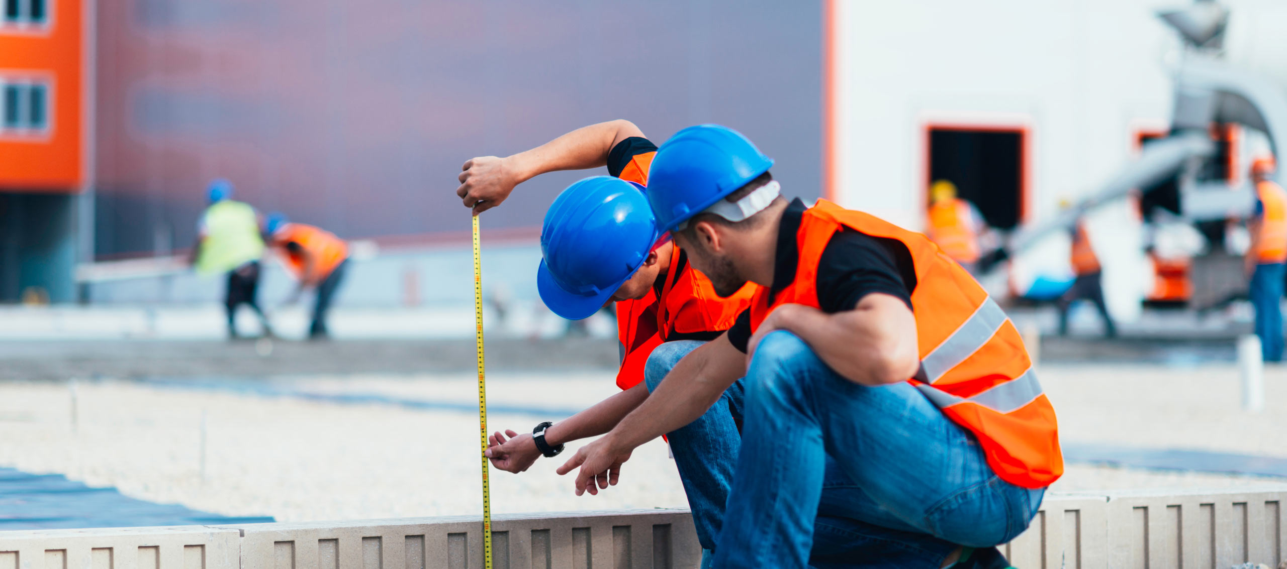 Ouvriers au travail sur un chantier